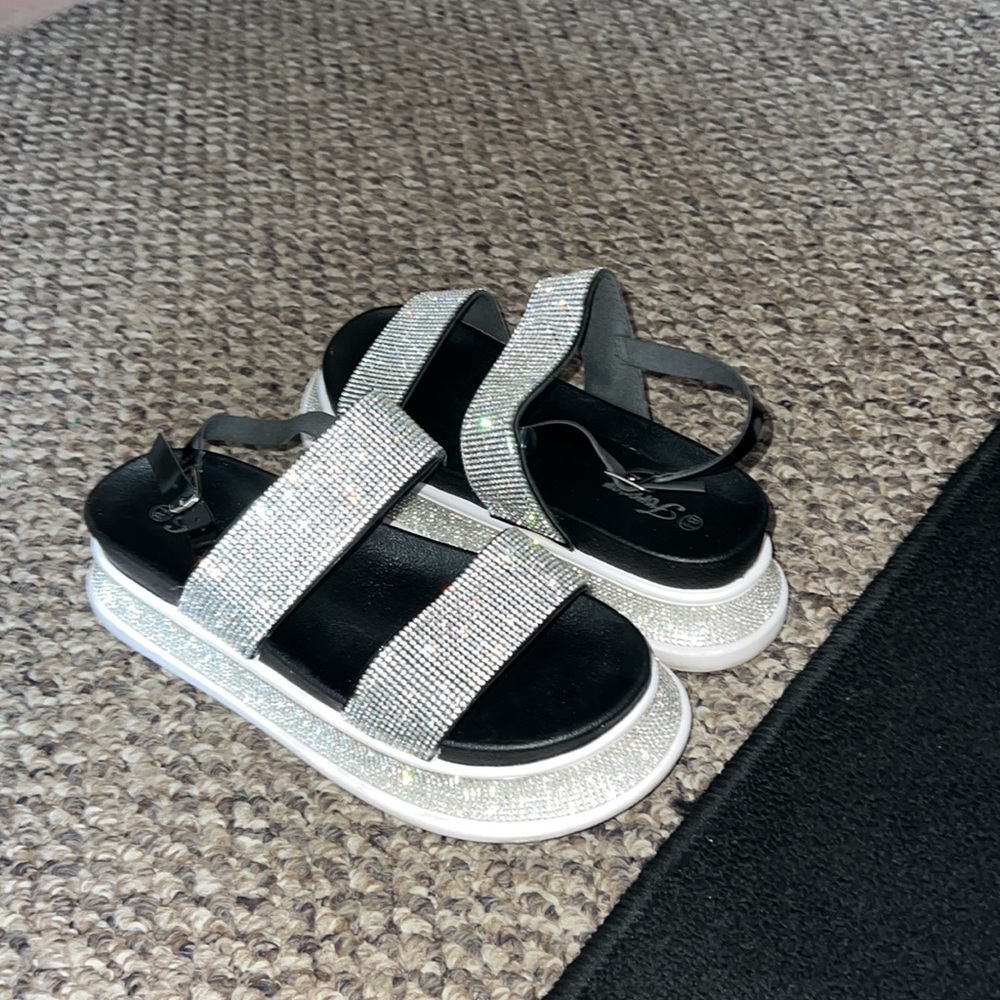 Platform Sandals - Picture 2 of 4